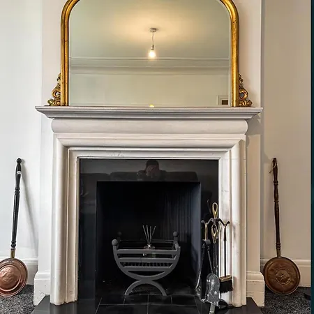 Charming 4-bed House In Sheffield